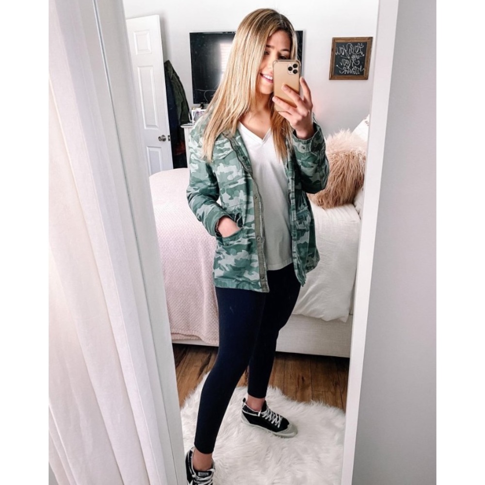✨ Universal Thread Camo Jacket ✨ - Picture 4 of 4